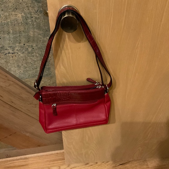 Giani Bernini Red Leather Pebble and Crocodile Style Embossed Bag - Picture 4 of 4